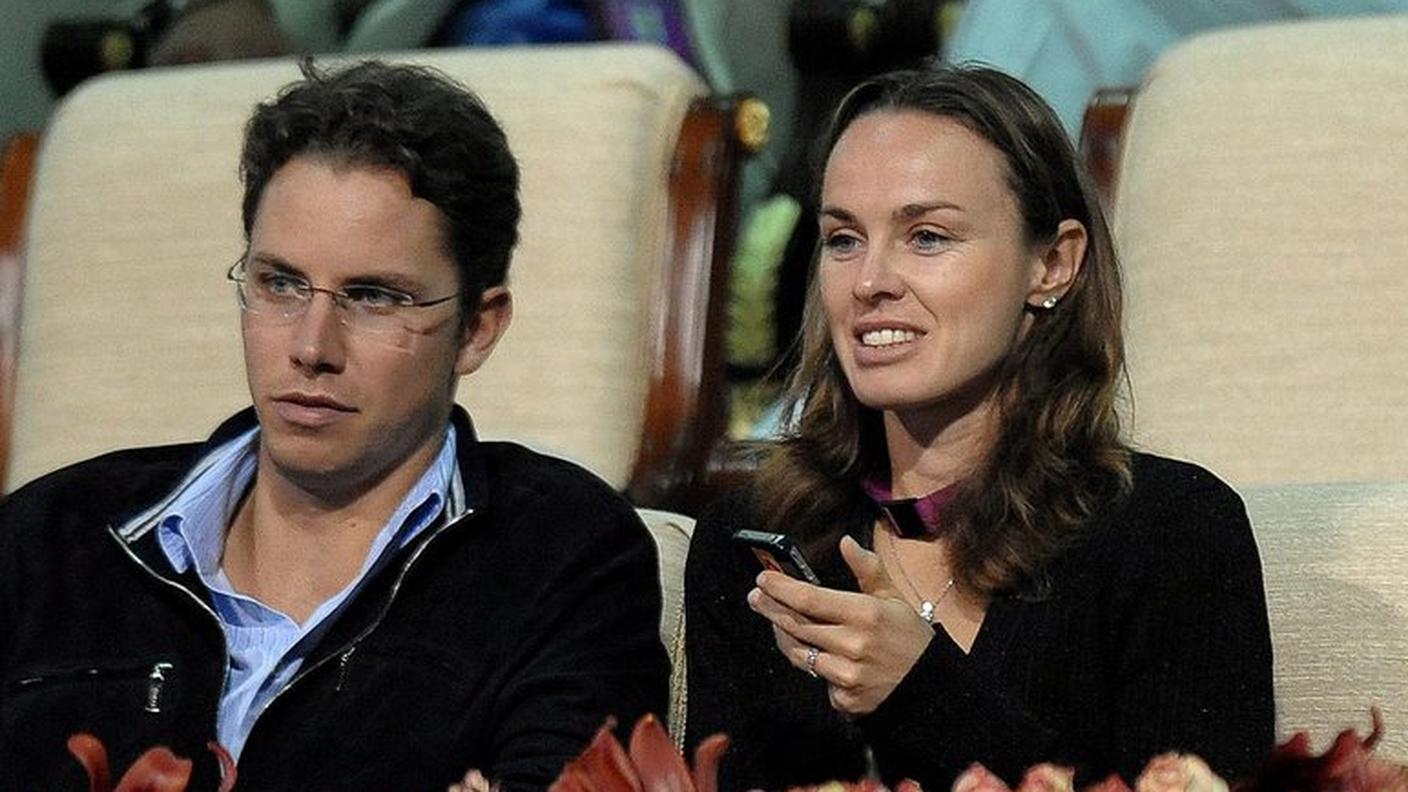 Hingis Hutin Doha 2012 ky.JPG
