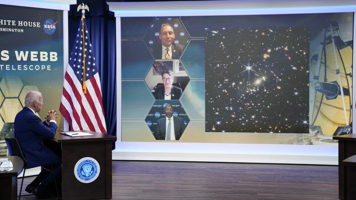 La prima immagine del telescopio mostrata al mondo dal presidente USA