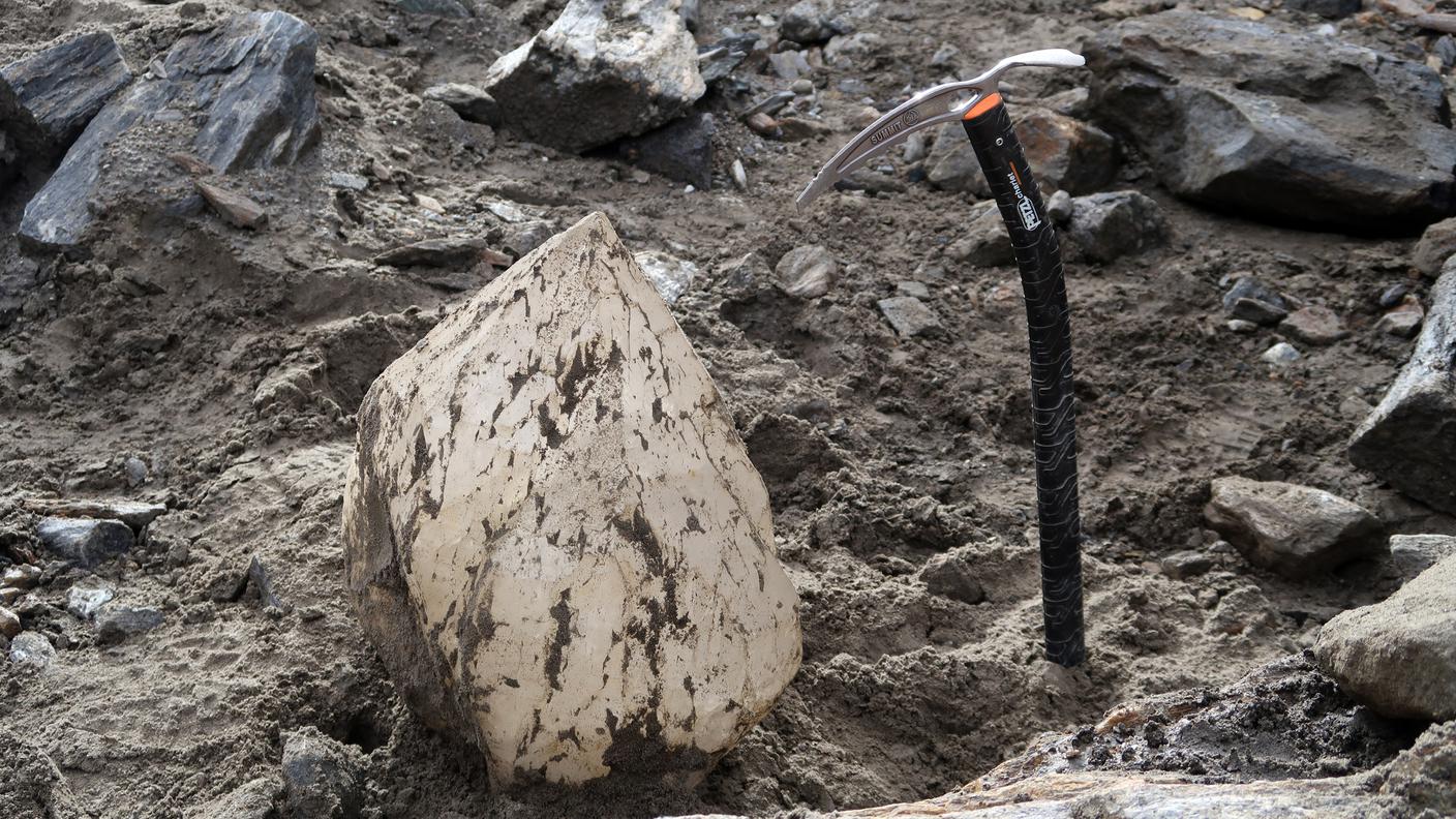 Il gigantesco cristallo, qui ripreso, la scorsa estate, dopo il ritrovamento