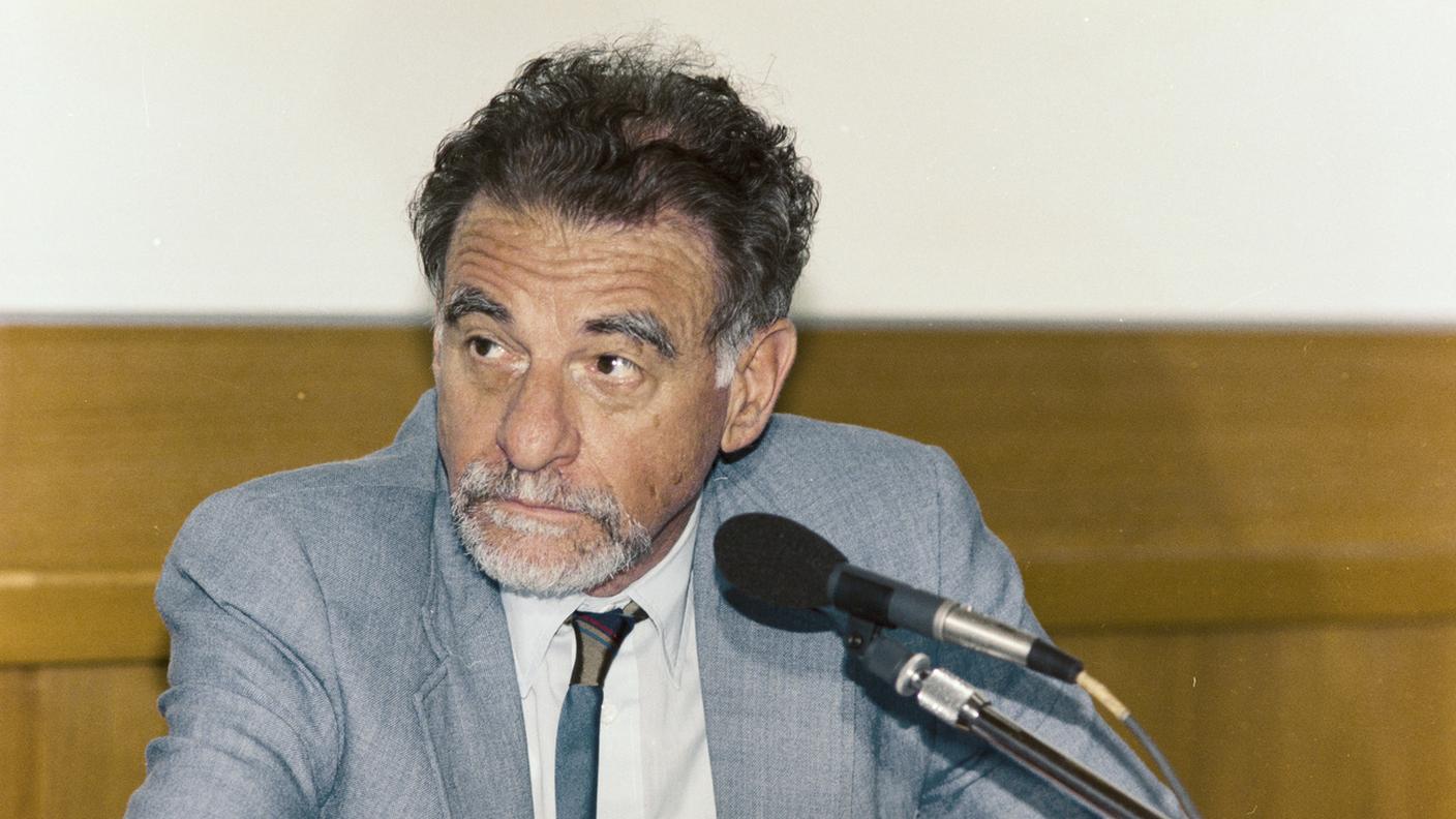 Karl Alex Müller in una fotografia scattata nel 1987