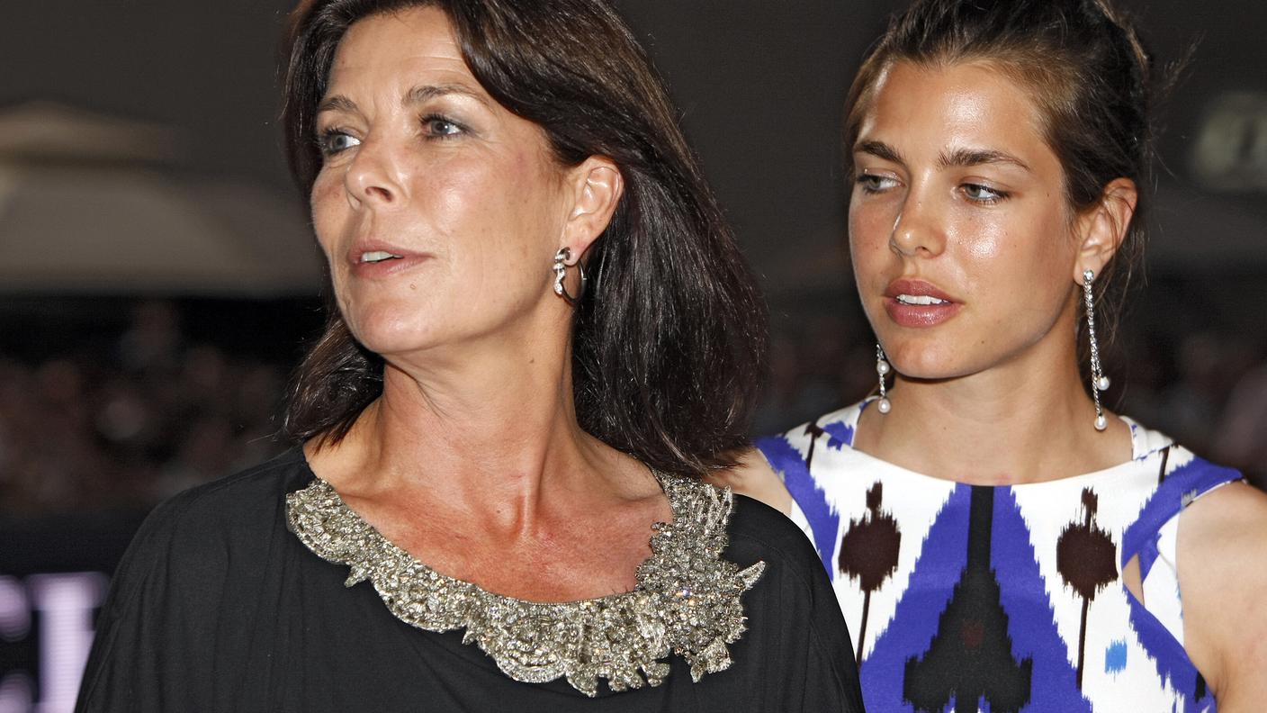 charlotte casiraghi con carolina RE.jpg