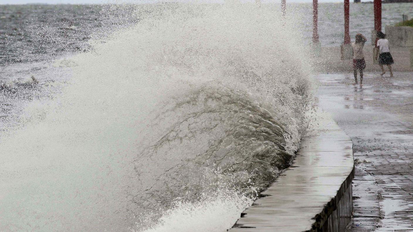 Il riscaldamento degli oceani provoca anche mareggiate e tempeste sempre più violente