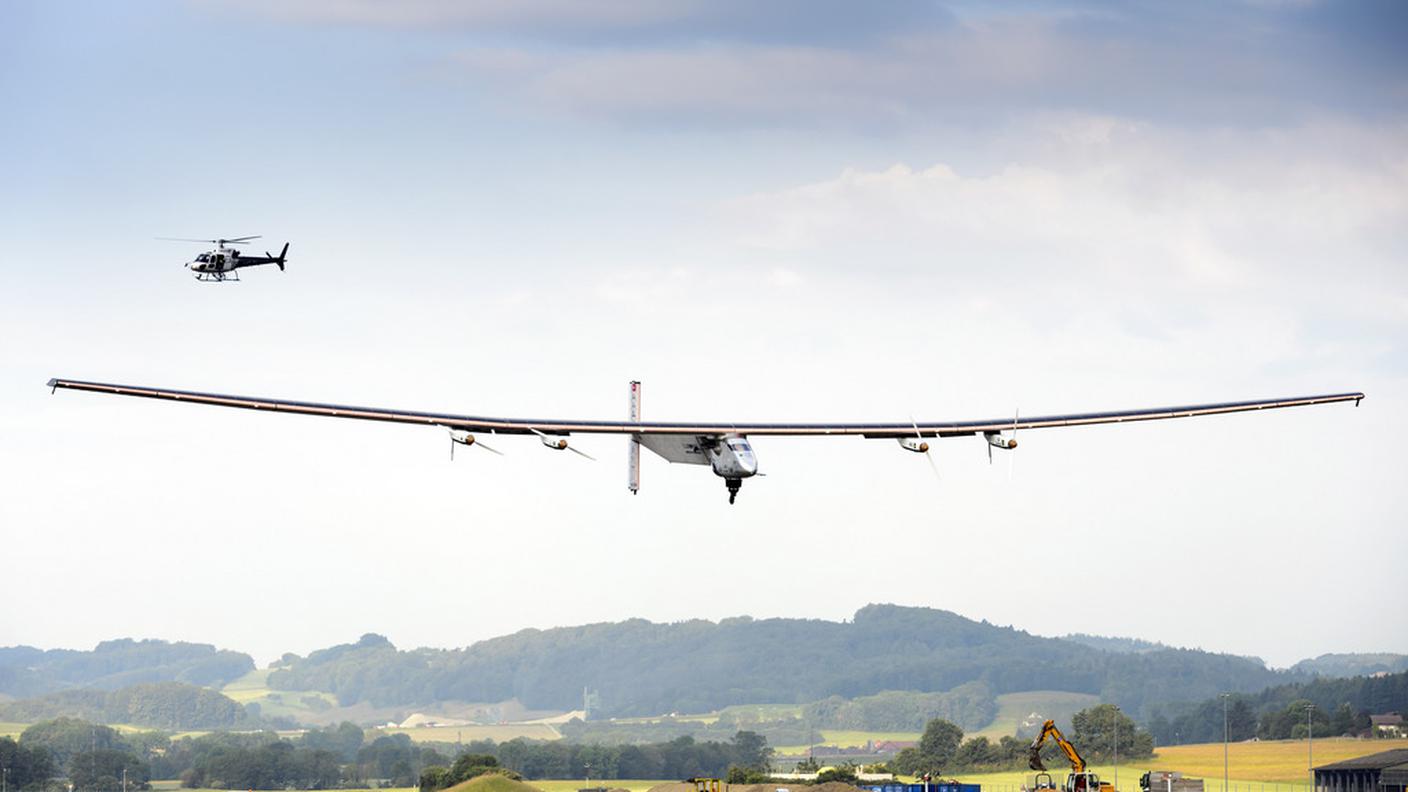 Solar Impulse 2 durante il primo volo di prova lo scorso giugno a Payerne