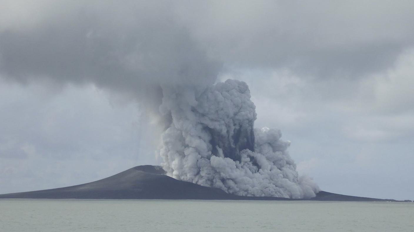 Una nuova terra emerge dal mare