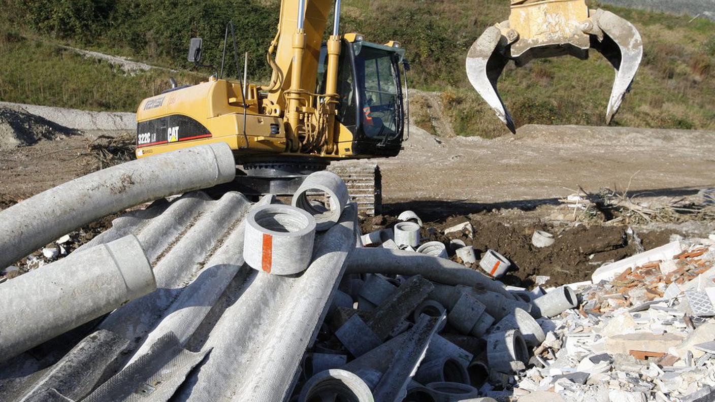 Discarica di materiali contenenti amianto in fase di bonifica