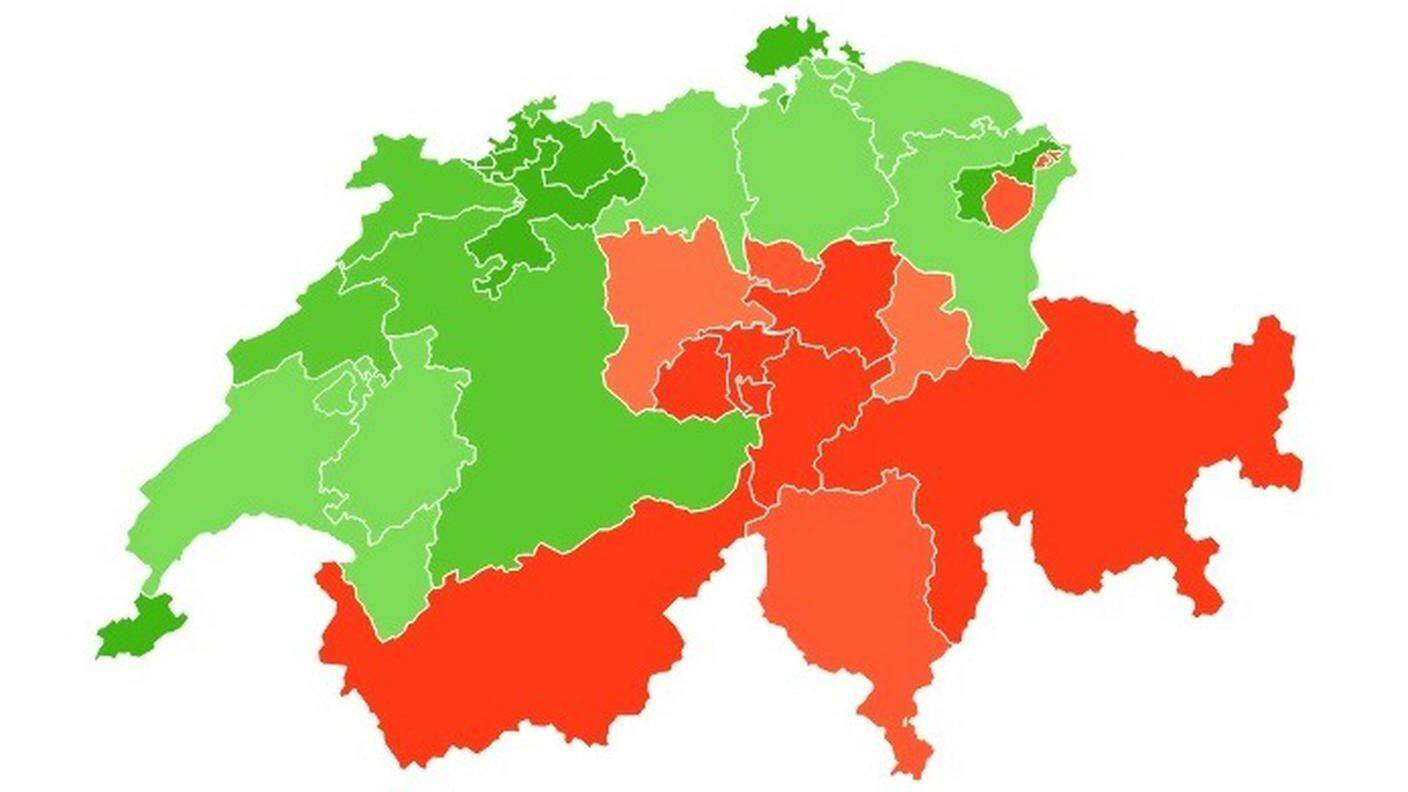 Così avevano votato gli svizzeri: in rosso i contrari, in verde i favorevoli. Più intenso il colore dove il risultato era stato più netto