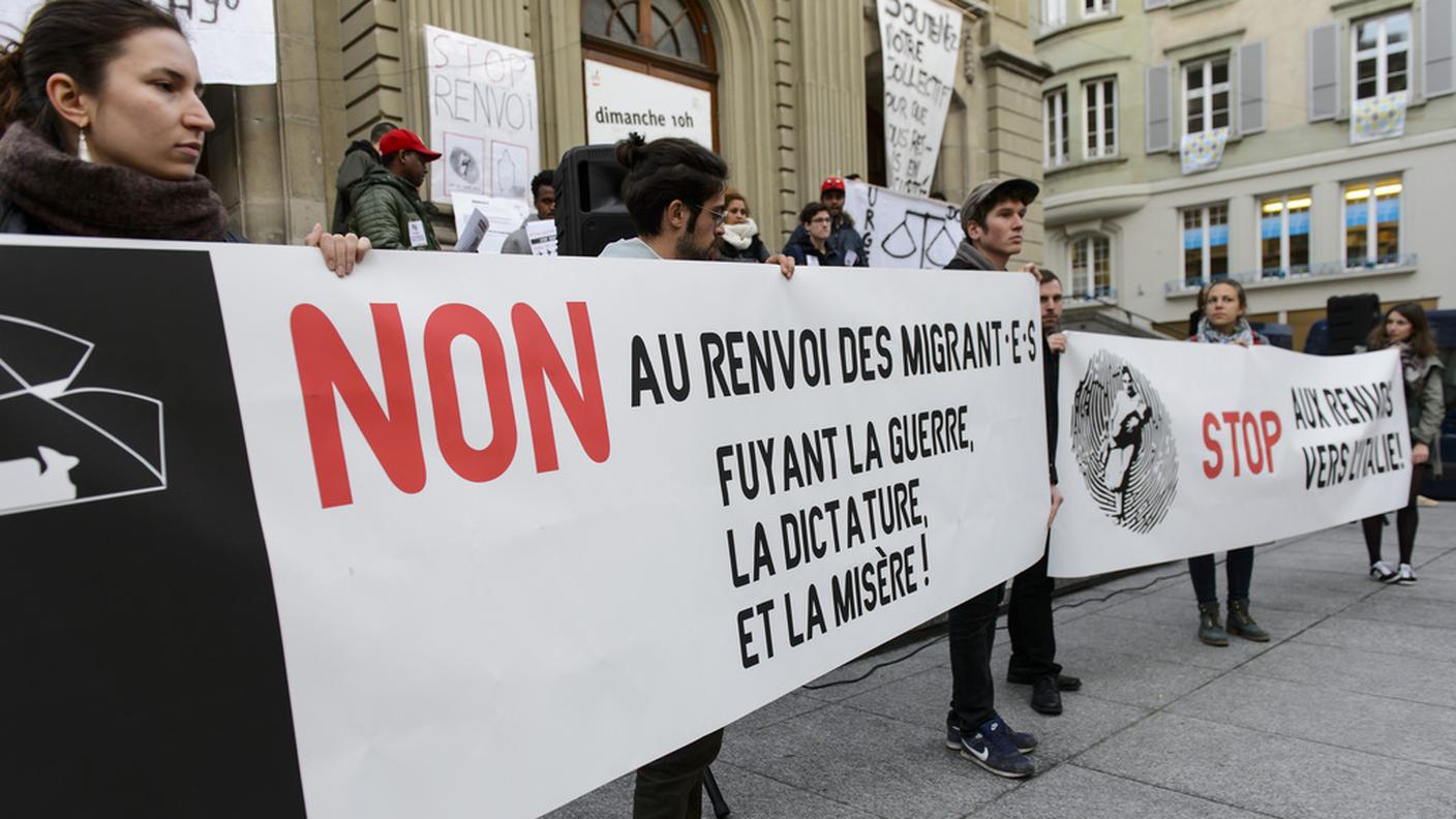Il gruppo di attivisti protegge un gruppo di sei rifugiati eritrei ed etiopi, minacciati di espulsione