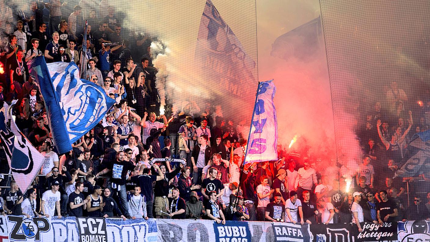 La partita di domenica, sospesa 20 minuti per fumogeni in campo