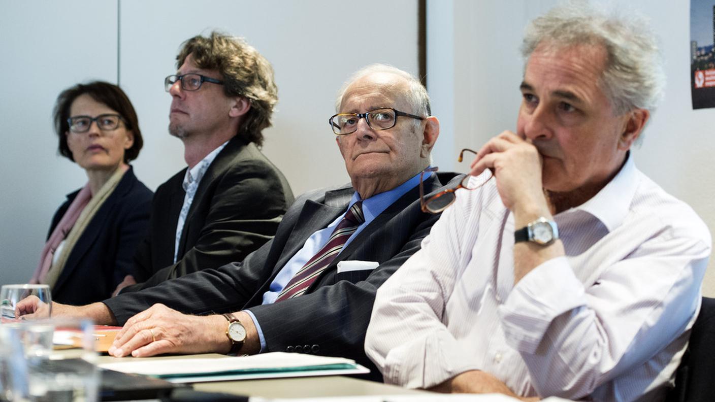 Fra i promotori anche l'ex presidente del CICR Cornelio Sommaruga (seconda da destra)