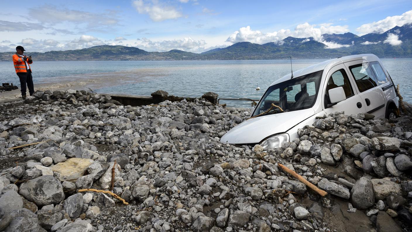 St-Gingolph la forza della Morge ha portato a valle anche le automobili