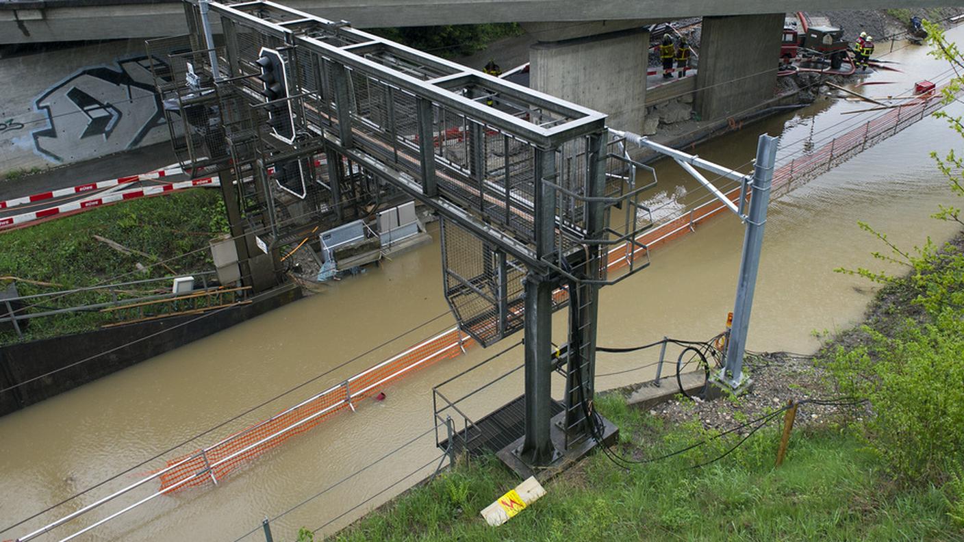A Rotkreuz a causa dell'acqua sono spariti anche i binari