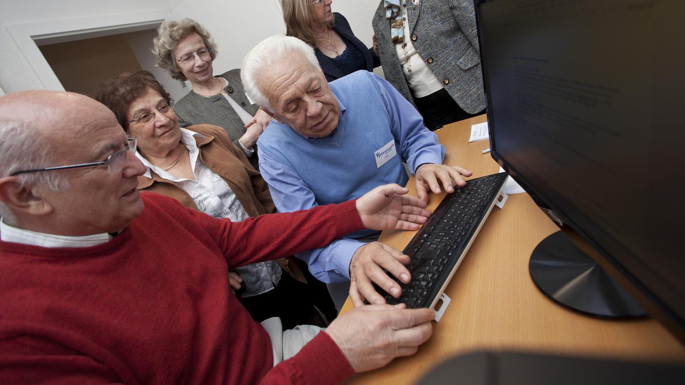 Aprile 2014: lezione sull'utilizzo di internet per la terza età al centro diurno GenerazionePiu di Lugano