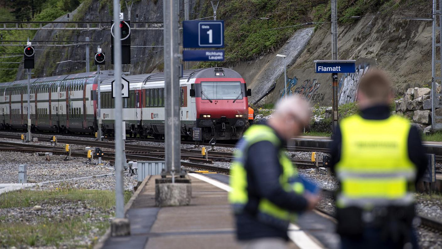 Convogli in attesa domenica nella stazione di Flamatt