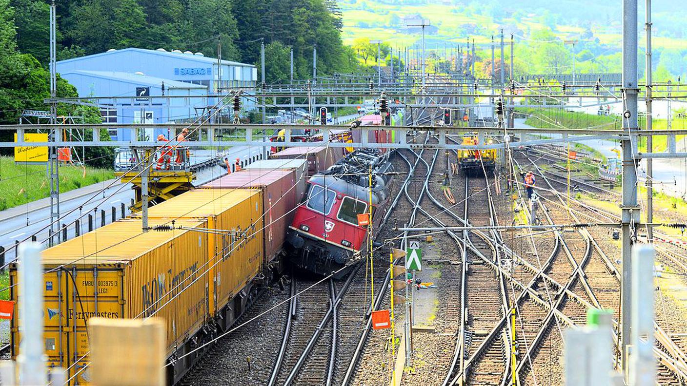 Lo scontro laterale tra due treni merci a Erstfeld