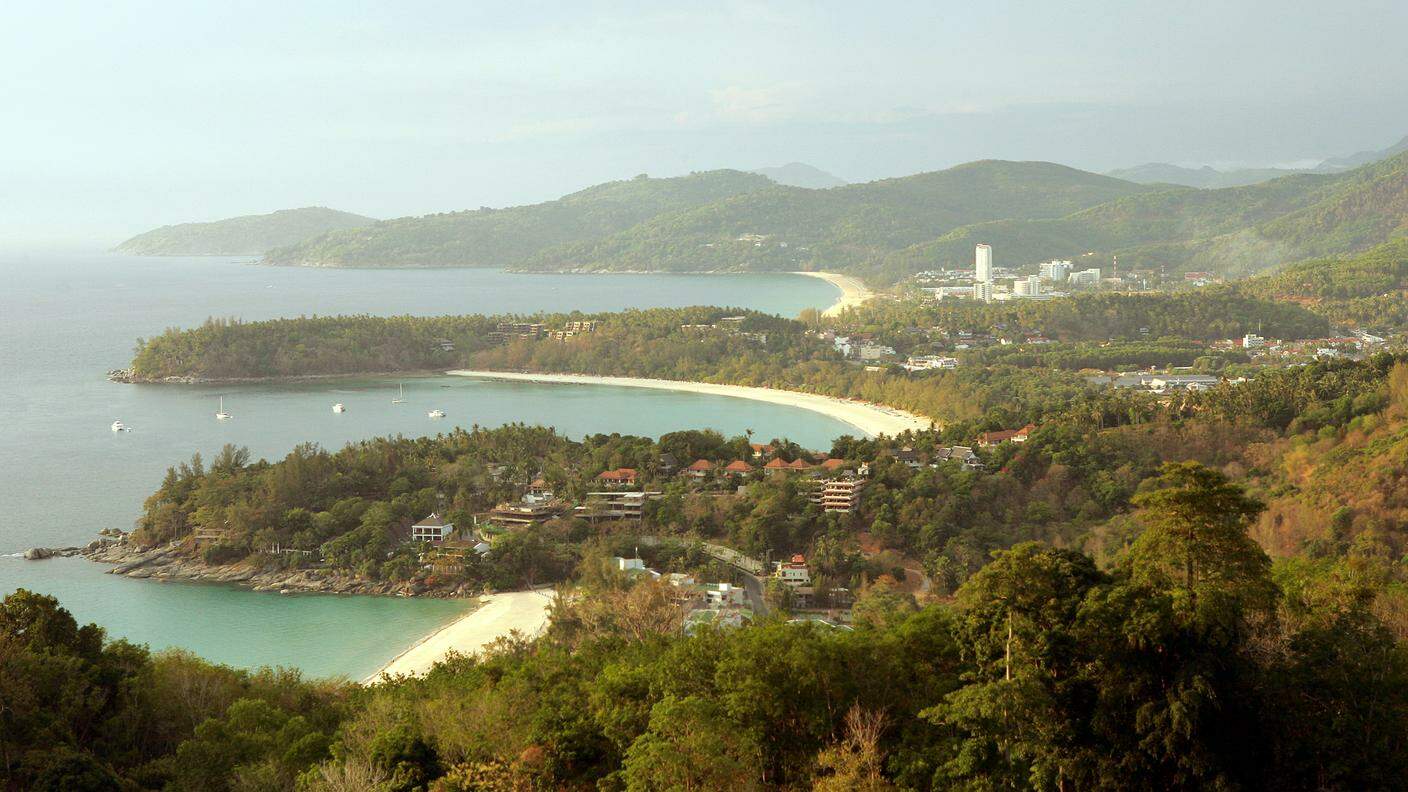 La spiaggia di Patong dove si trova l'albergo, teatro dell'incidente