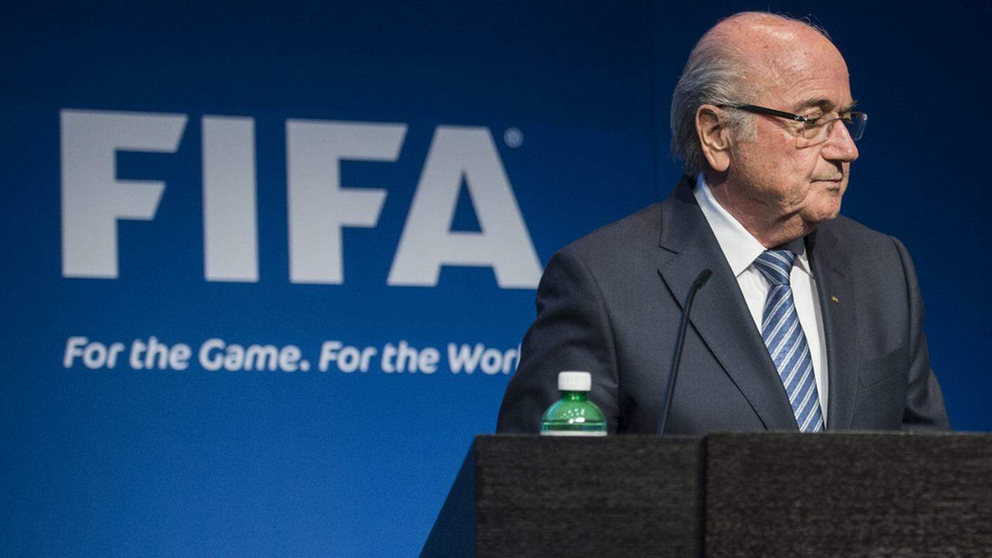 Blatter durante la conferenza stampa in cui ha rassegnato le dimissioni