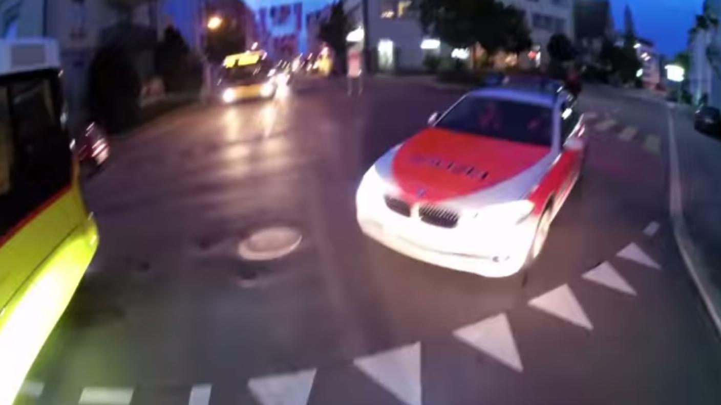 L'uomo viaggiava su una moto senza targhe