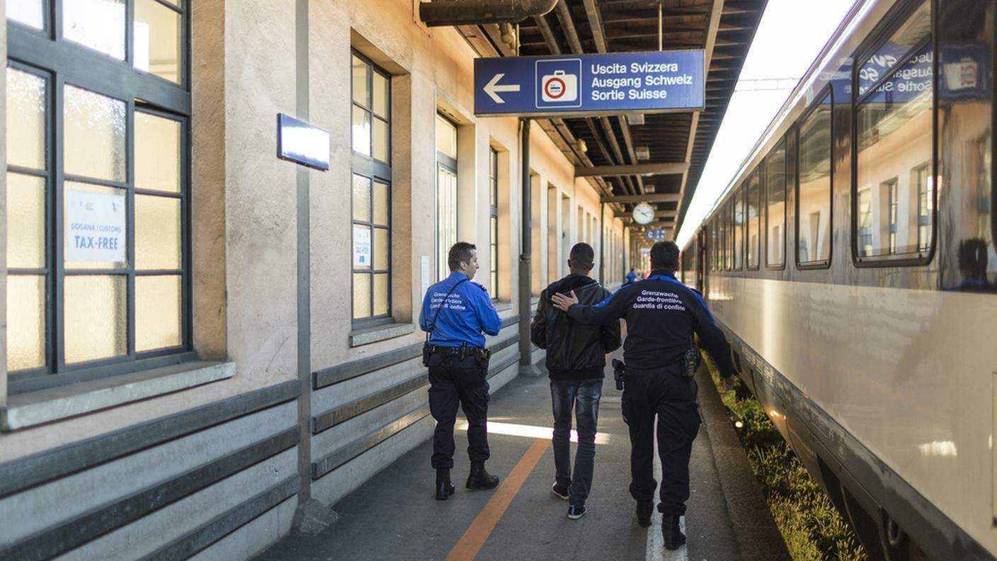 Un profugo in entrata dall'Italia fermato alla stazione di Chiasso