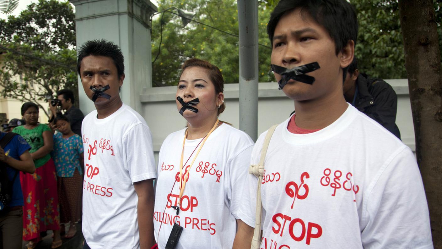 Giornalisti birmani protestano contro la censura nei confronti dei media, denunciata anche da Amnesty International (foto d'archivio)