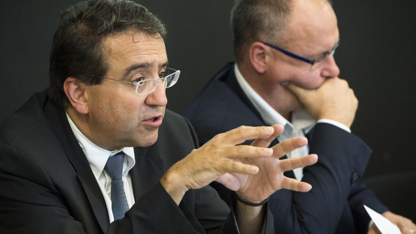 Pascal Broulis e Pierre-Yves Maillard durante la conferenza stampa del Governo