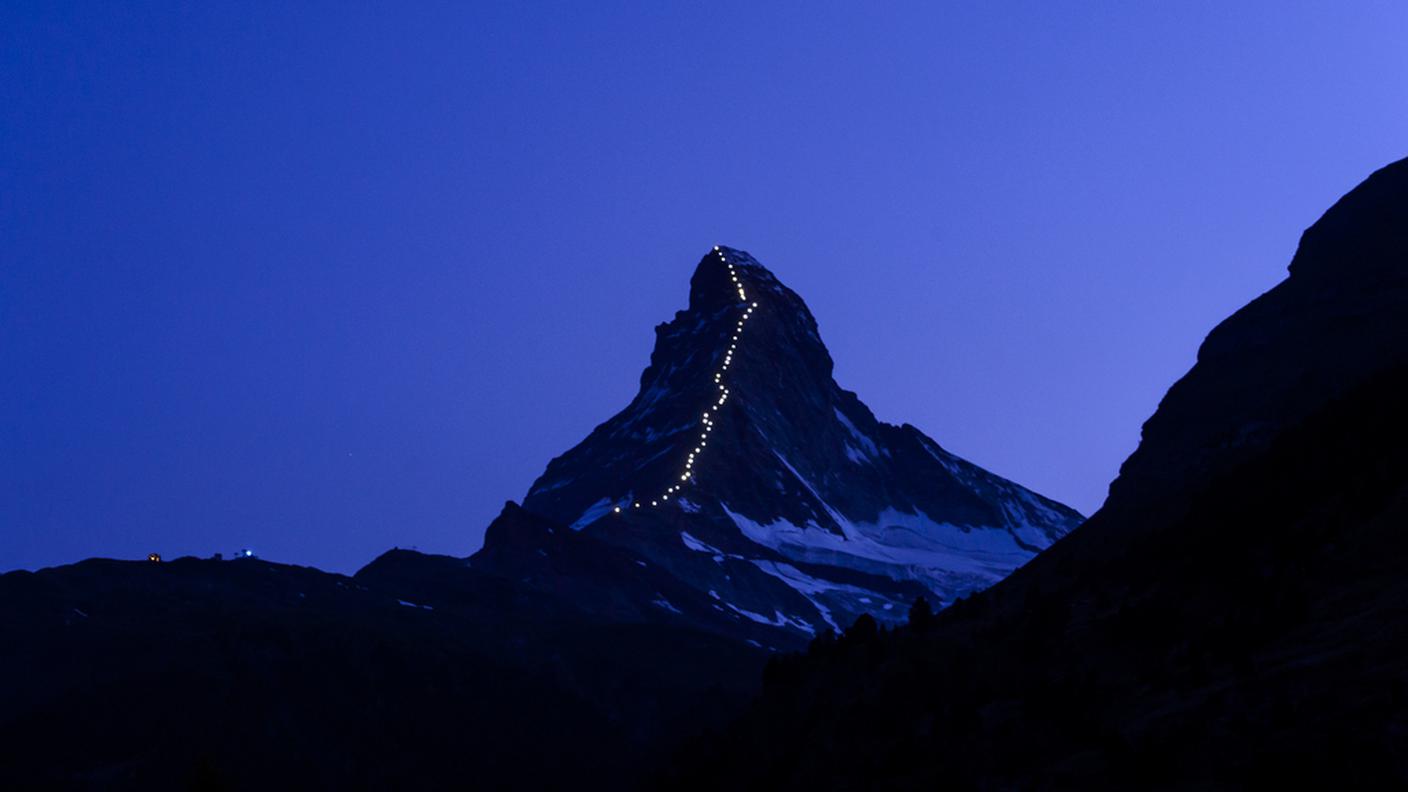 La via della prima ascensione illuminata