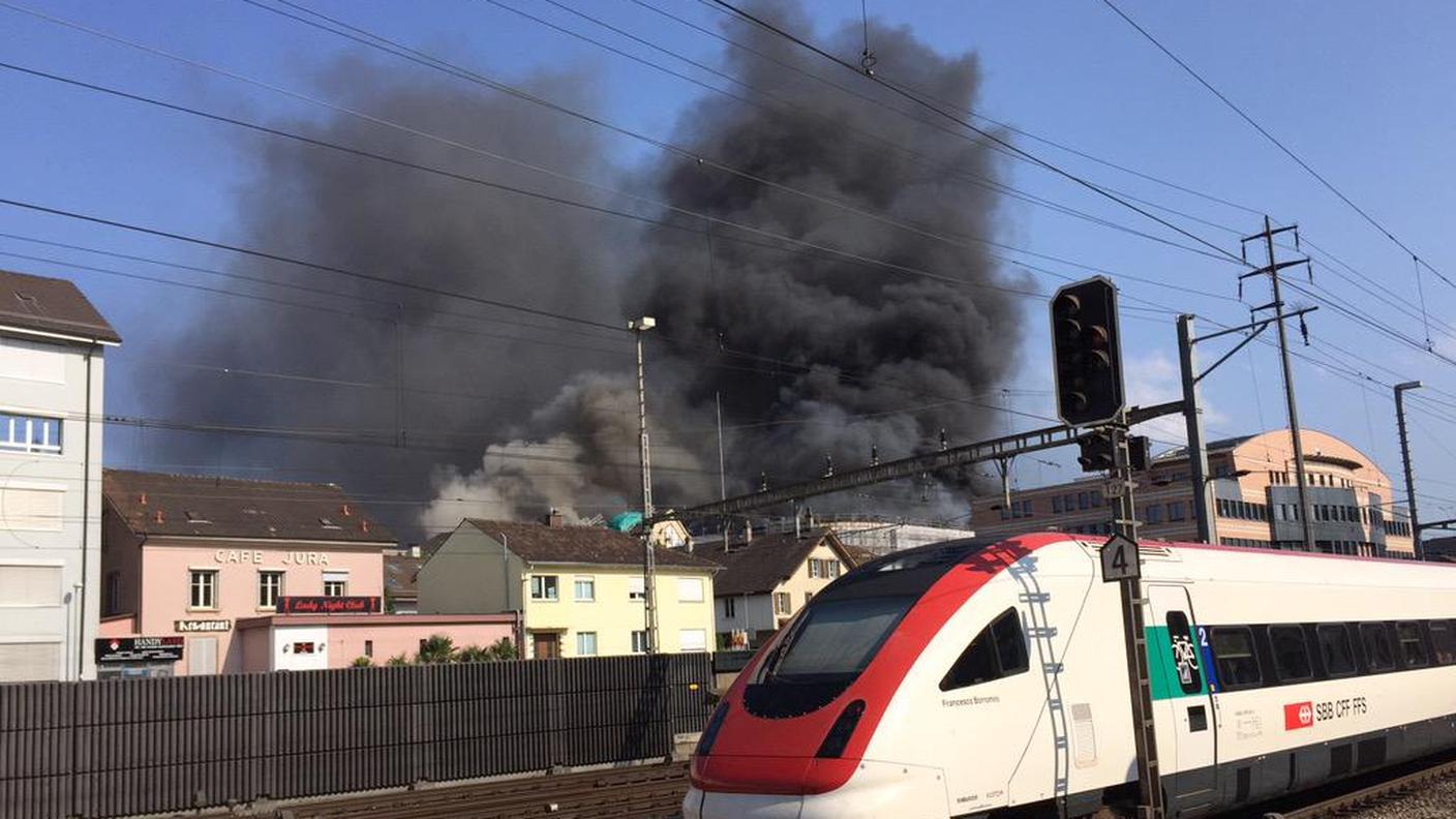 Per combattere le fiamme sono entrati in azione più di 50 pompieri