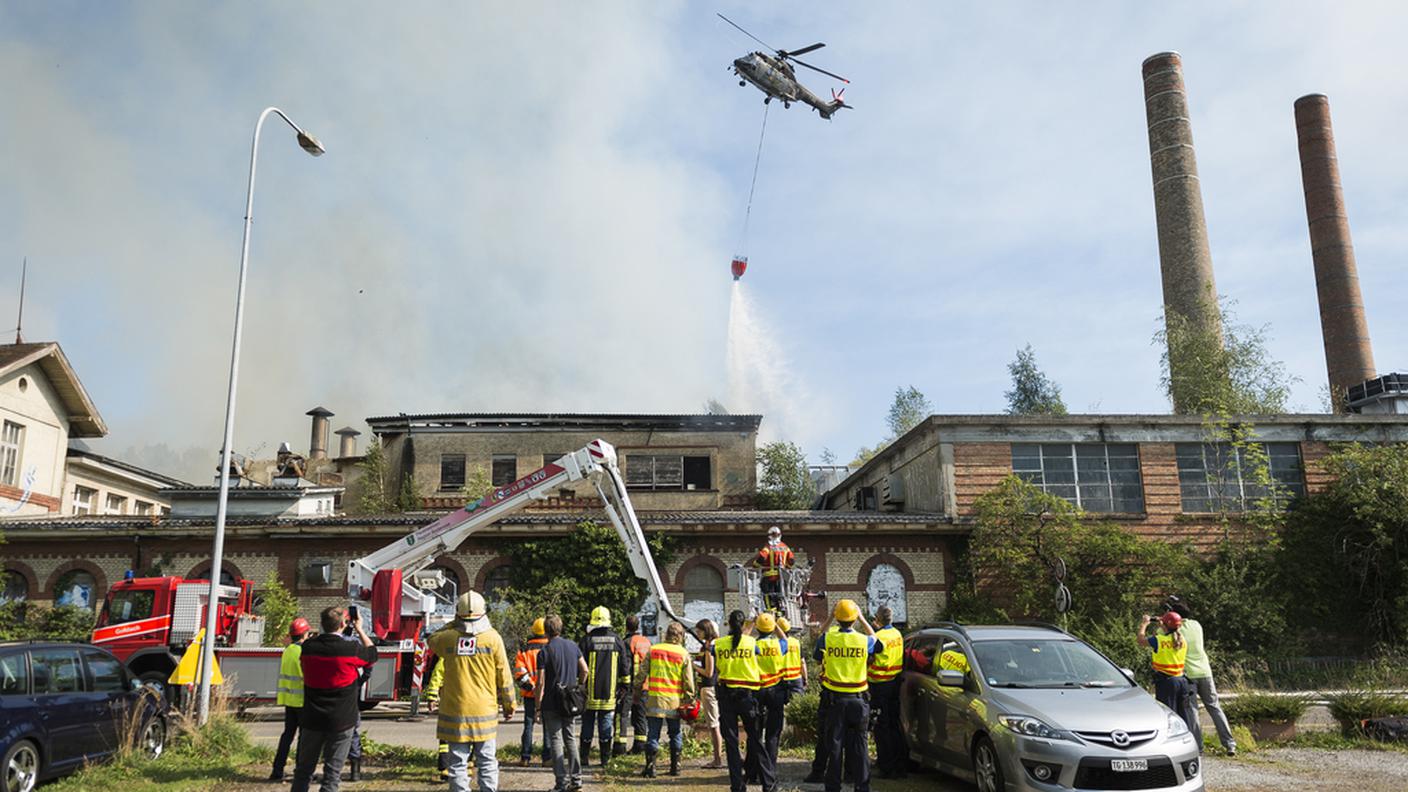 In azione anche un elicottero Super Puma