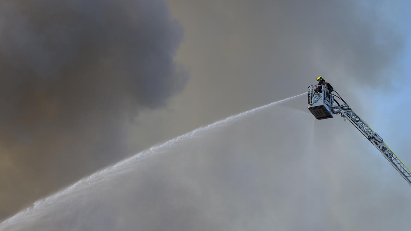 Le fiamme, i pompieri