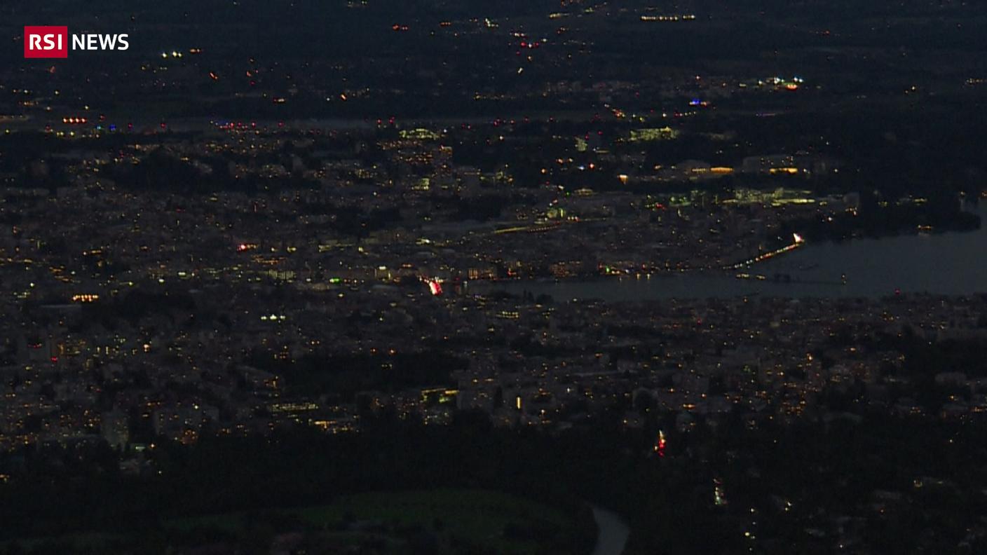 Luci pubbliche spente per guardare le stelle