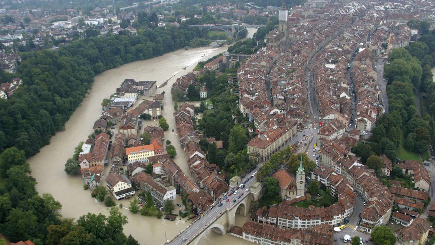 Berna vista dall'alto, con il quartiere della Matte, a sinistra, invaso dall'acqua
