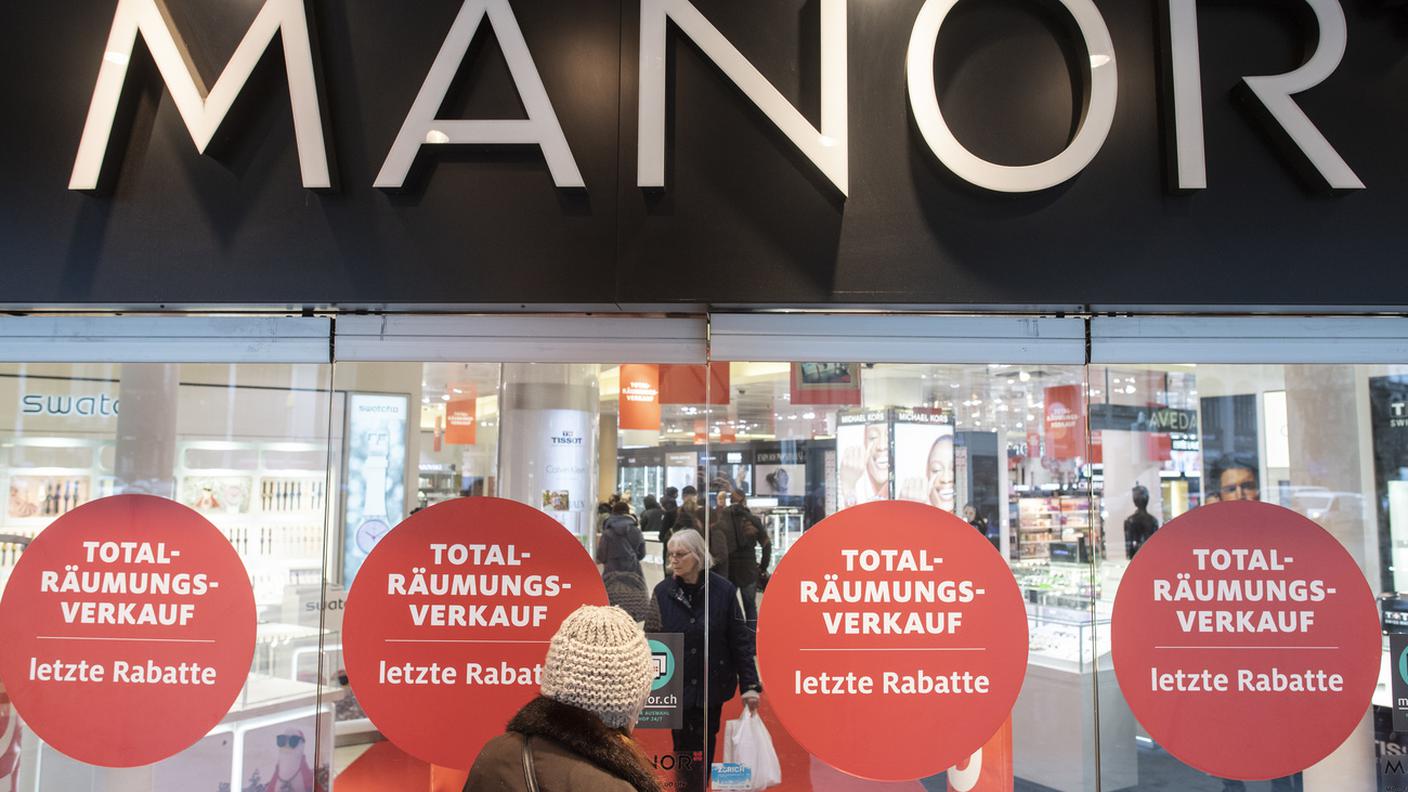 Liquidazione totale prima della chiusura dei grandi magazzini Manor in Bahnhofstrasse