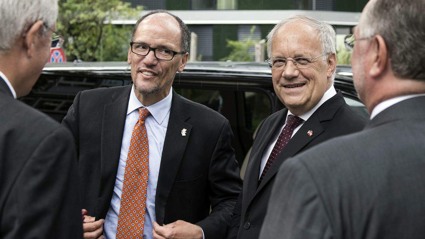 Thomas Perez, ministro del lavoro statunitense, con Johann Schneider-Ammann