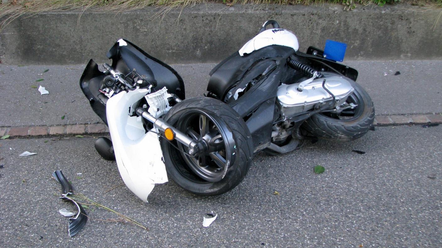 Lo scooter della giovane urtata dalla vettura di Philipp Müller giovedì