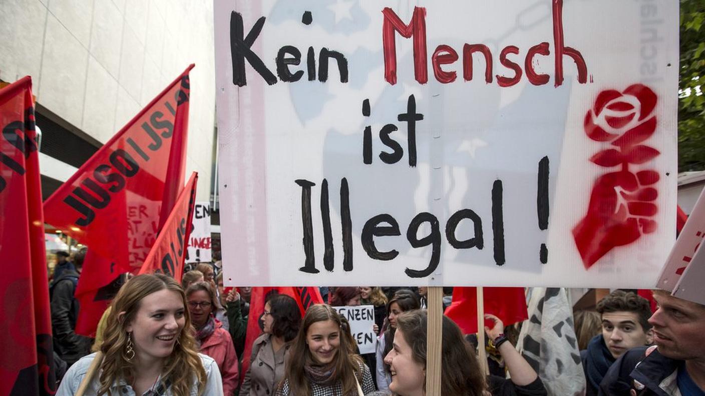 "Nessun essere umano è illegale"