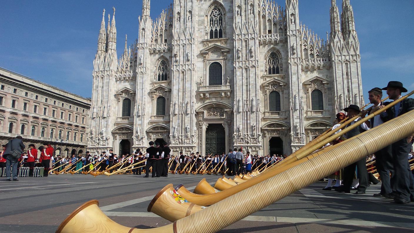 420 suonatori di corni delle Alpi a Milano