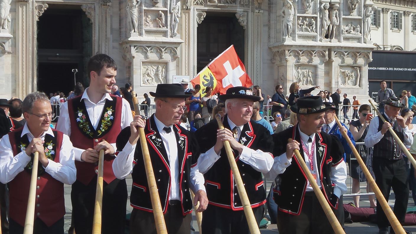 420 suonatori di corni delle Alpi a Milano