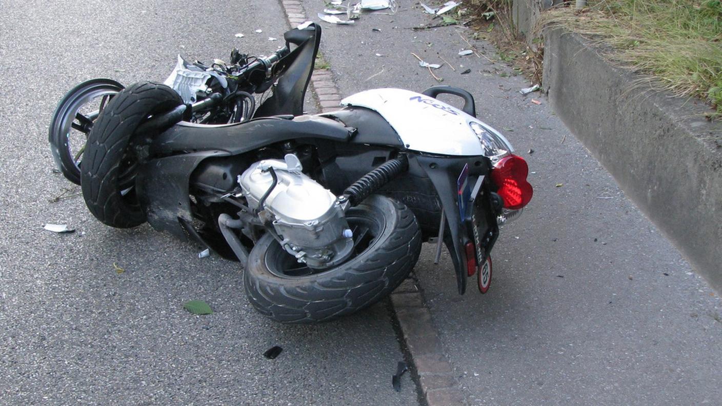 La ragazza in scooter era rimasta gravemente ferita alle gambe