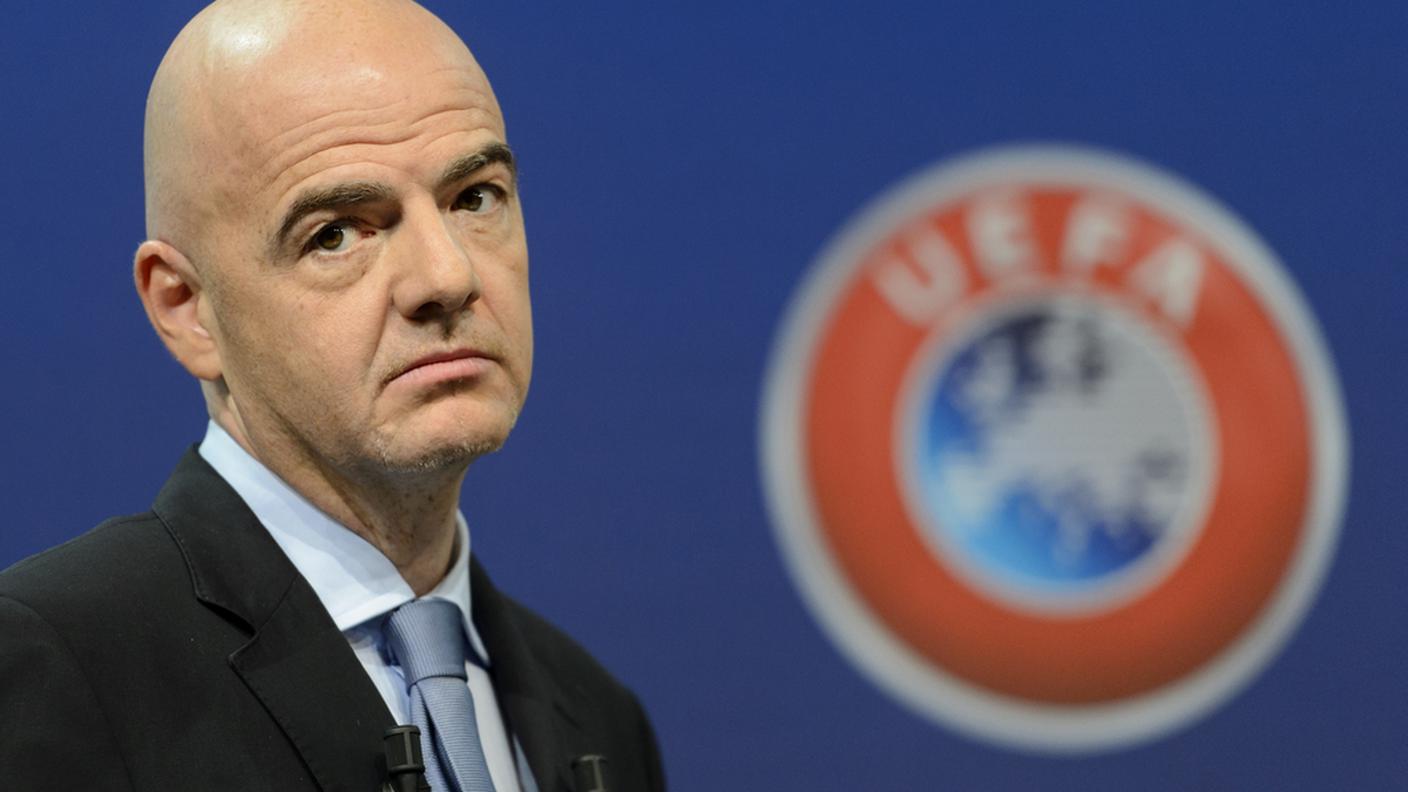 Gianni Infantino, svizzero di 45 anni, il piano B della UEFA di cui è segretario generale e che lo sostiene affermando che ''soddisfa tutti i criteri per gestire le sfide e ricondurre l'organizzazione sulla buona strada verso l'integrità e la credibilità''