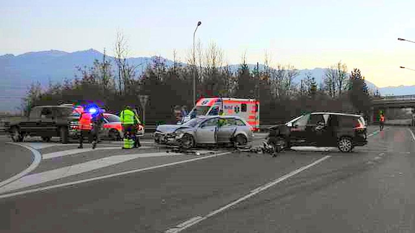 Due auto coinvolte nell'incidente all'altezza dello svincolo di Tuggen