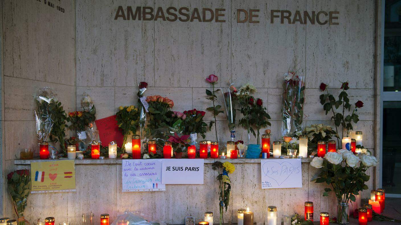 Messaggi di solidarietà all'ambasciata francese a Berna