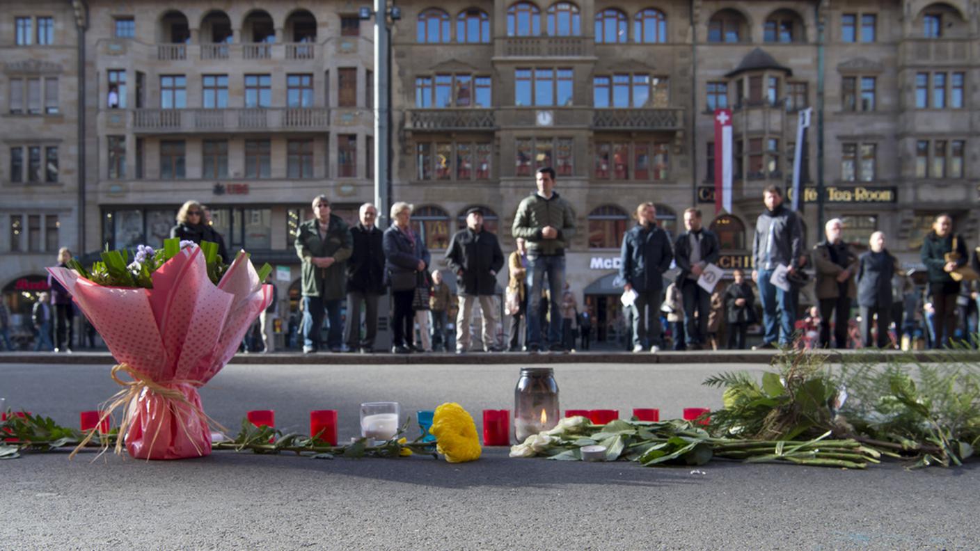 Attimo di raccoglimento in piazza a Basilea