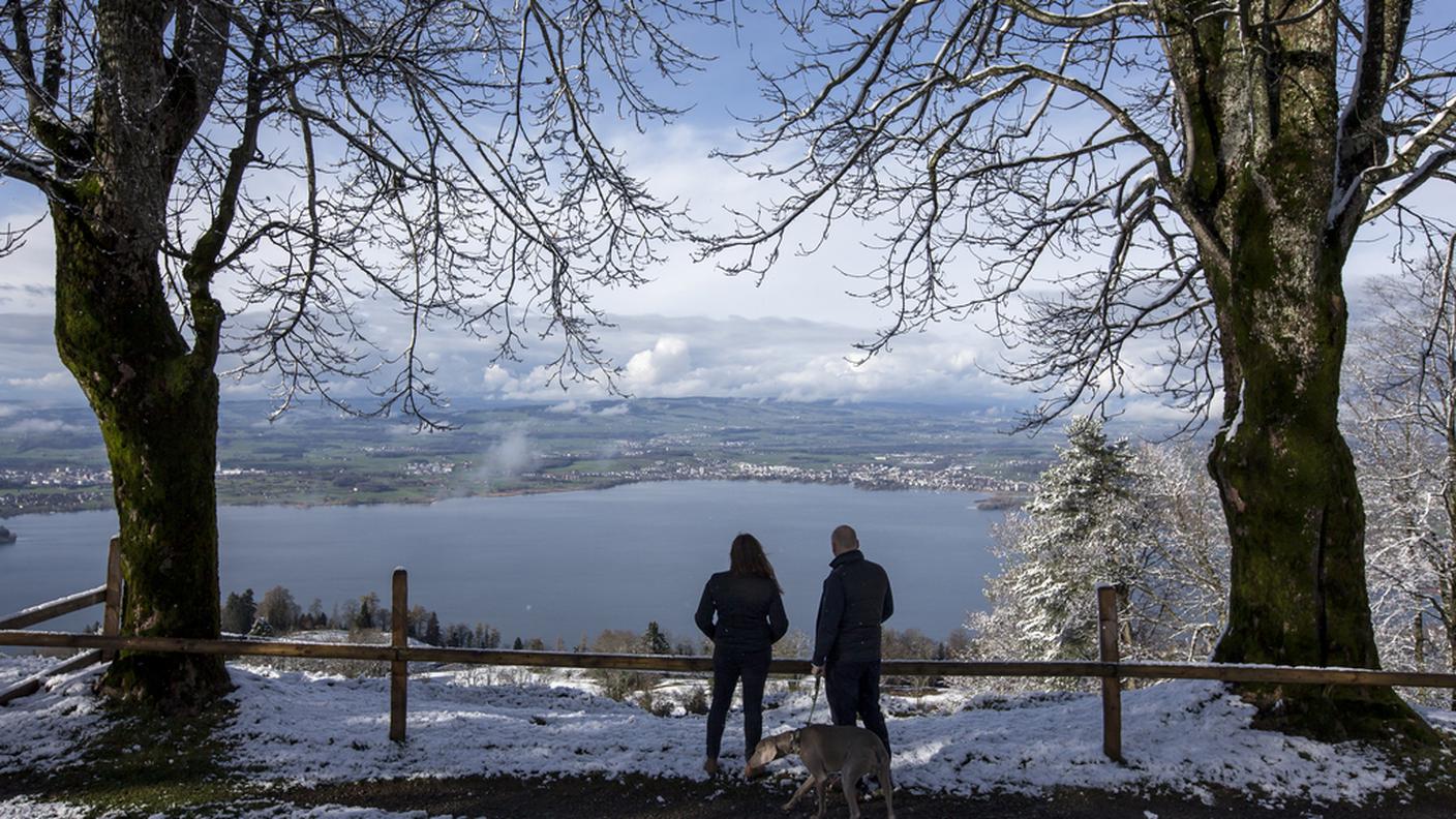 Vista panoramica su Zugo da Zugerberg (1039 metri)