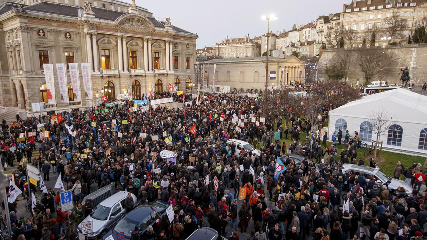 Grande manifestazione a Place Neuve