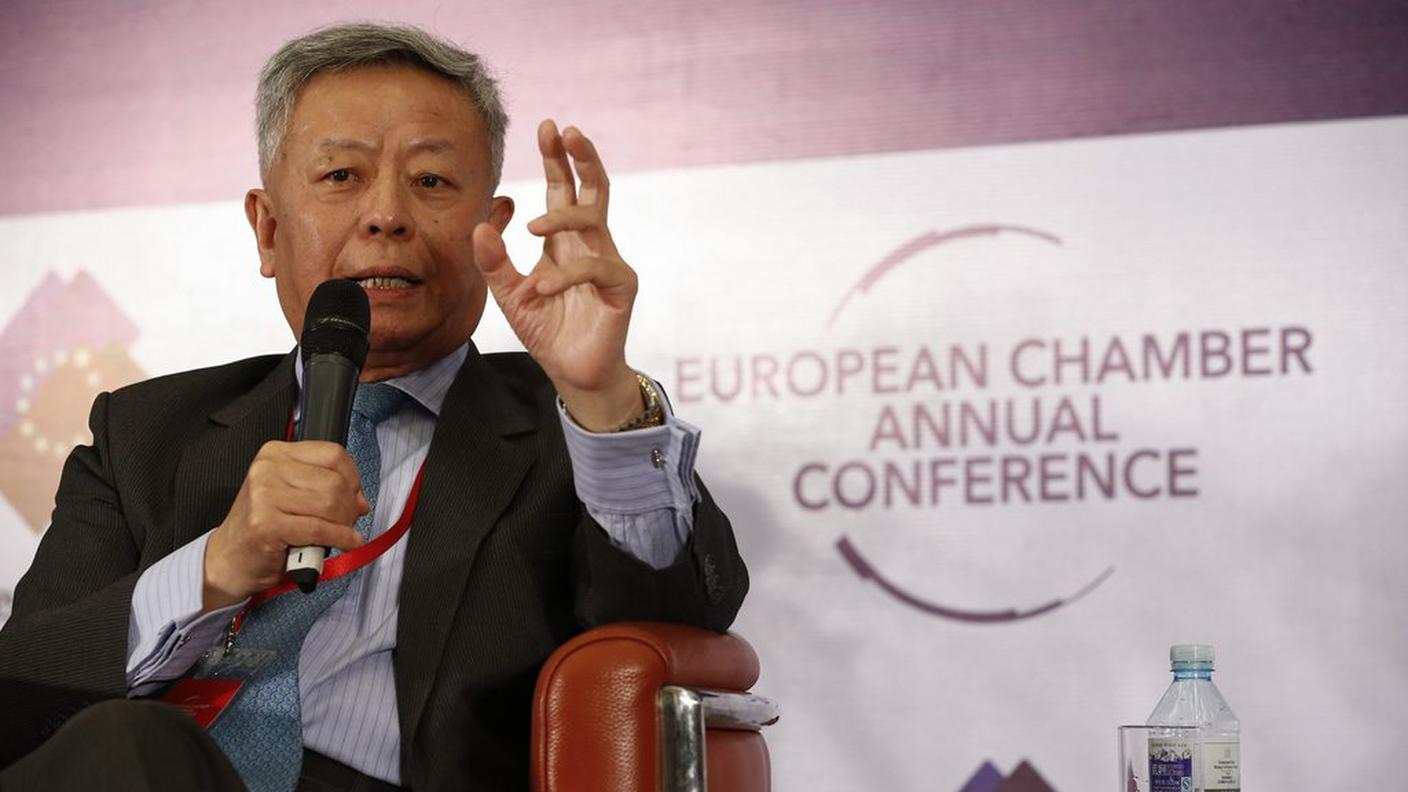 Jin Liqun, presidente dell'AIIB, in una conferenza del primo dicembre 2015