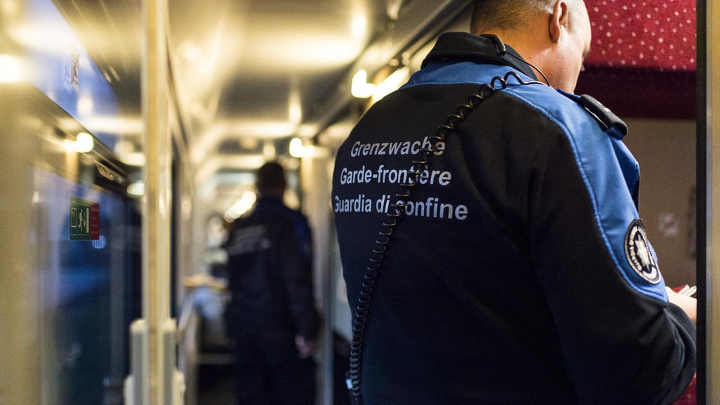 L'UDC chiedeva pure un sostegno alle guardie di confine da parte dell'esercito