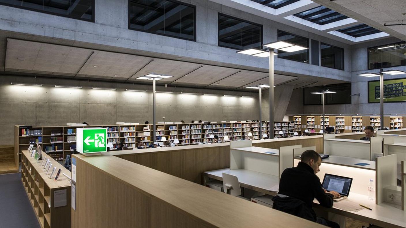 C'è chi suda in biblioteca e chi sceglie scorciatoie illecite