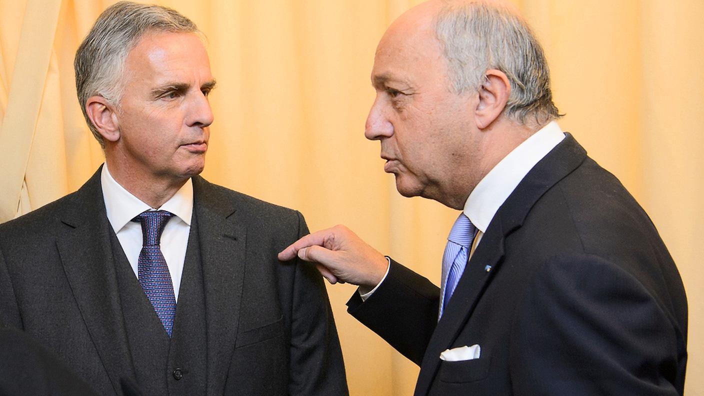 Didier Burkhalter (a sinistra) con il ministro degli esteri francese Laurent Fabius