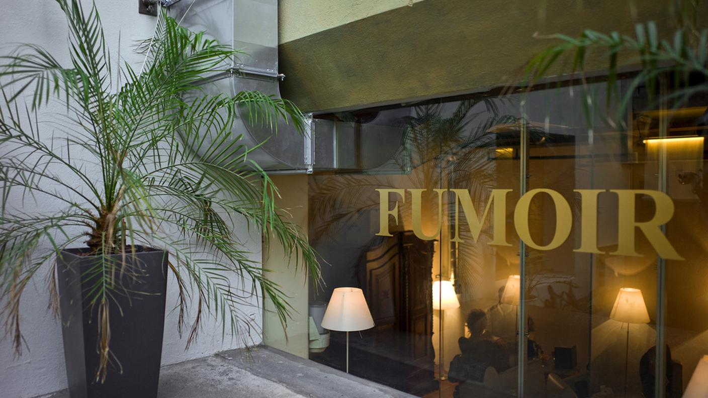 I "fumoir" continuerebbero a esistere, ma nessuno sarebbe costretto a lavorarci