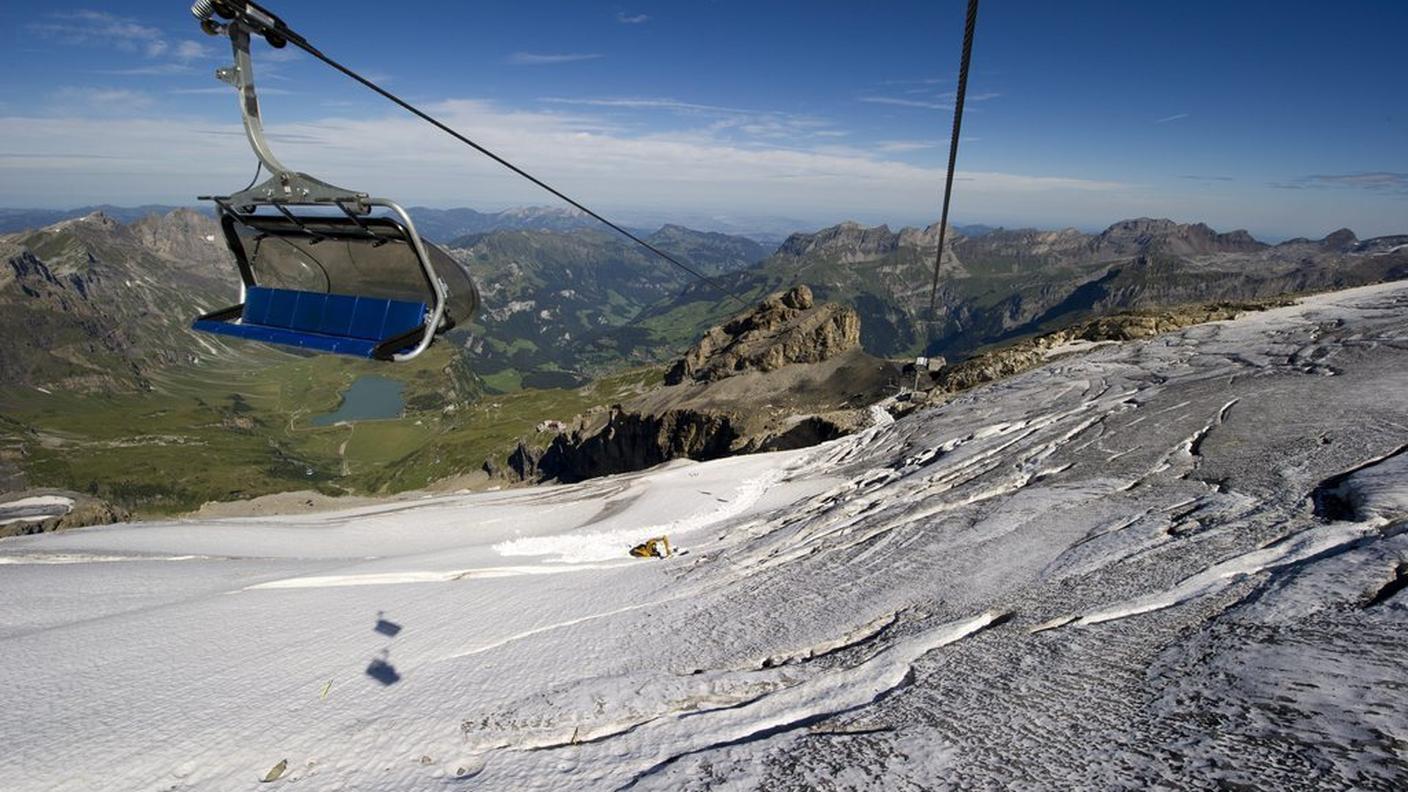 Imbiancata la vetta del Titlis , ma è ancora presto per aprire gli impianti