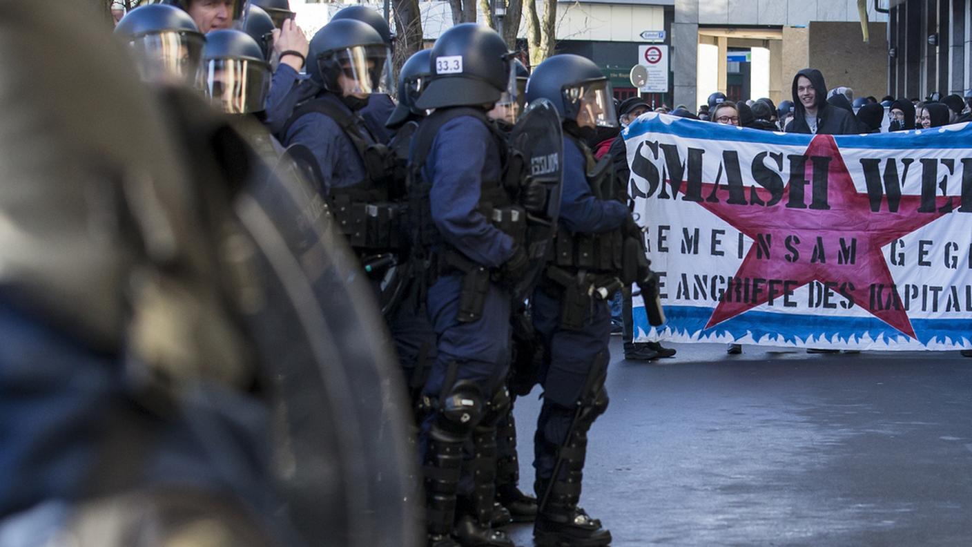 Gli agenti hanno la situazione sotto controllo